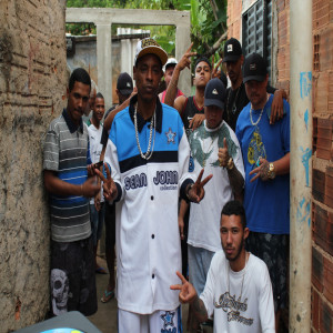 ดาวน์โหลดและฟังเพลง viela 114 พร้อมเนื้อเพลงจาก Realidade Carcerária