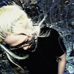 Listen to DIVE song with lyrics from Michel Yang