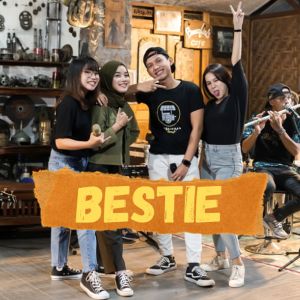 Dengarkan Bestie lagu dari Mamnun dengan lirik