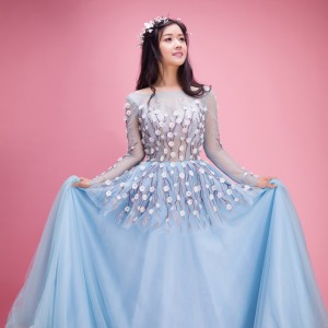 Listen to 乳山美（女版徐菲） (伴奏) song with lyrics from 高峰