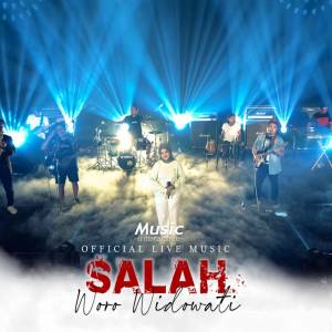 Dengarkan Salah (Live) lagu dari Woro Widowati dengan lirik