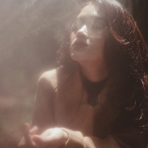 Listen to Senja di Ujung Waktu song with lyrics from Prinsa Mandagie