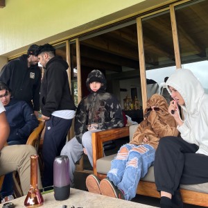 ดาวน์โหลดและฟังเพลง gud dei (Explicit) พร้อมเนื้อเพลงจาก Mi compa el Chino