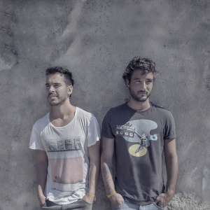 Fréro Delavega ดาวน์โหลดและฟังเพลงฮิตจาก Fréro Delavega