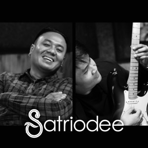 Dengarkan Ditinggal Cinta lagu dari Satriodee dengan lirik