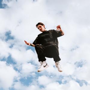 收聽Michael Mykals的IF I COULD FLY歌詞歌曲