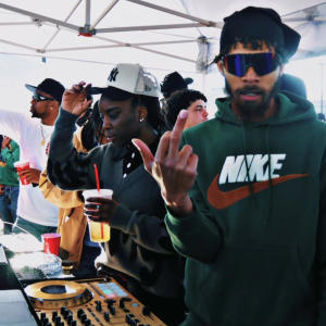 default playlist img