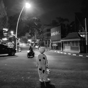 Dengarkan lagu Belajar Dewasa (Sampai Biru) nyanyian ragam_ dengan lirik