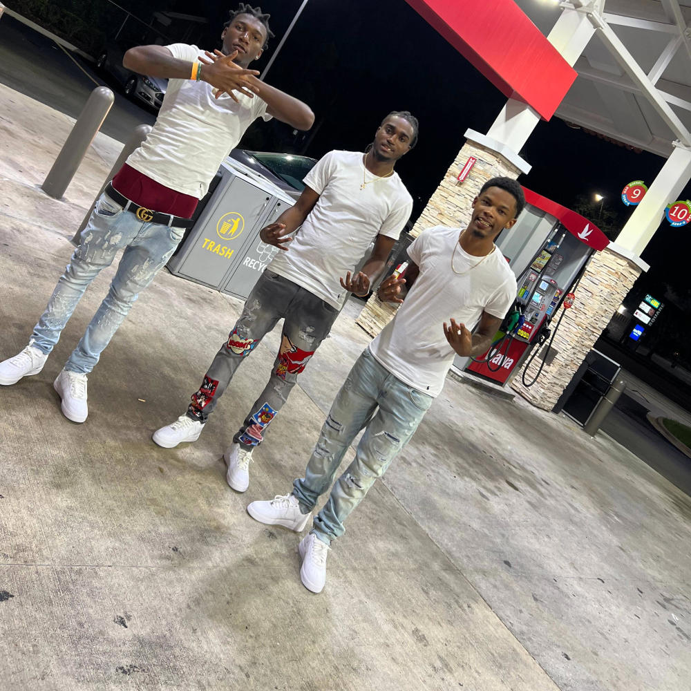 3 headed snowman (feat. 3Ree & 4skii) (Explicit)