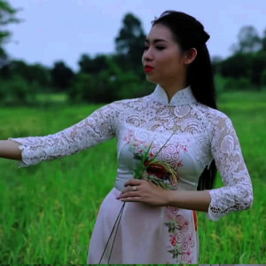 收聽Trang Anh Thơ的Người Đi Ngoài Phố歌詞歌曲