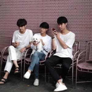 Dengarkan Laika lagu dari Olin MattiBlue dengan lirik