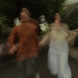 收聽RAYHAN NOOR的Strangers Once Again歌詞歌曲