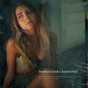 Jada Facer的專輯Broken Looks Beautiful