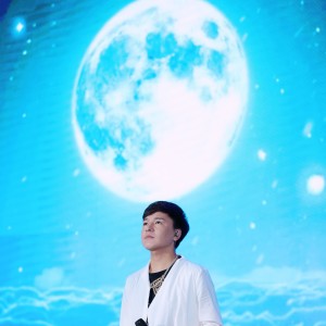 Listen to 月光下的祈祷 (伴奏) song with lyrics from 旦增尼玛