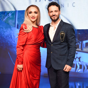 Dengarkan lagu Potpuri nyanyian Linda Hakaj dengan lirik