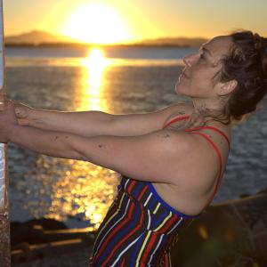 收聽Razteria的Qué vendrá歌詞歌曲