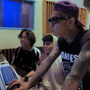 default playlist img