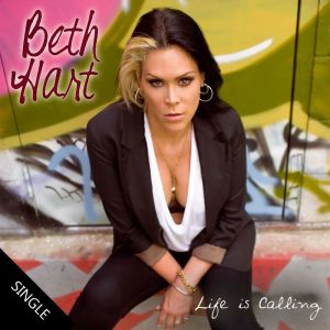 Dengarkan lagu Life Is Calling nyanyian Beth Hart dengan lirik