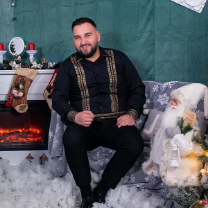 Listen to Primește-Ne Gazdă-n Casă song with lyrics from Calin Toader