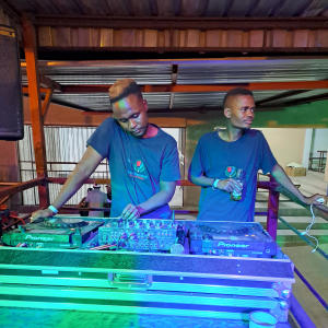 default playlist img