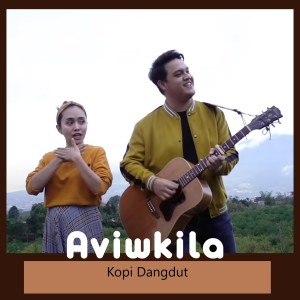Dengarkan Kopi Dangdut lagu dari AVIWKILA dengan lirik