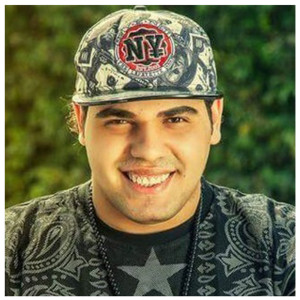 Listen to مهرجان العريس والعروسه song with lyrics from مصطفي الدجوى