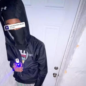 收聽Bbydiefi的swing my door歌詞歌曲