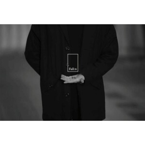 收聽용대的Fallin' (Instrumental)歌詞歌曲