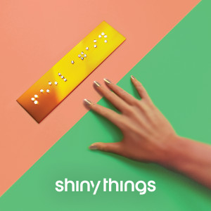 Shiny Things的專輯feel again