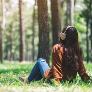 Listen to Relaksaksi Suara Hujan (Acoustic) song with lyrics from Kinara