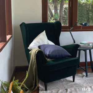 Dengarkan 0.01 lagu dari Varis dengan lirik