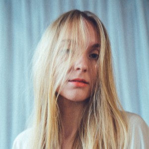 收聽Frida Blomberg的Waterfall歌詞歌曲