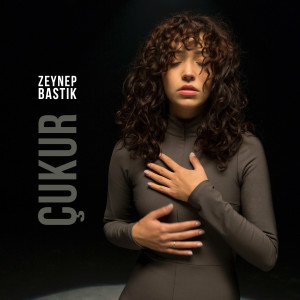 收聽Zeynep Bastık的Çukur歌詞歌曲