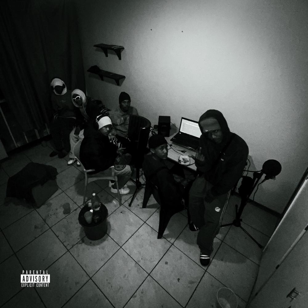 GLITCH (feat. LaCabra, Blue Pappi & Sastii) (Explicit)