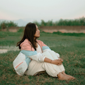 Listen to Jangan Lama Lama song with lyrics from Chelz