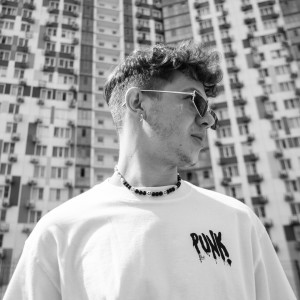 Dengarkan lagu АБЬЮЗЕР nyanyian Cirkiluvv dengan lirik