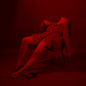 收听Intan Descenika的Slow歌词歌曲