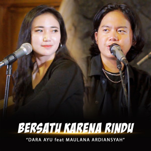 Dengarkan Bersatu Karena Rindu (Live Version) lagu dari Dara Ayu dengan lirik