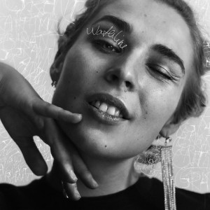 收聽Grant的Waterline歌詞歌曲