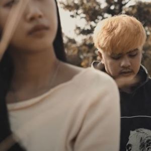 Listen to อากาศหนาว song with lyrics from Skp