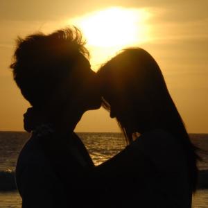 Listen to Aku Berbeda song with lyrics from Bedha