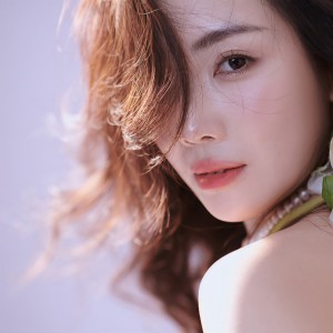 Listen to 凤凰山 song with lyrics from 温凯蓝