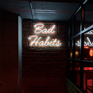 收聽EM的Bad Habits歌詞歌曲