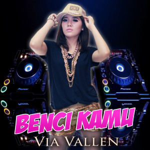 收聽Via Vallen的Benci Kamu歌詞歌曲