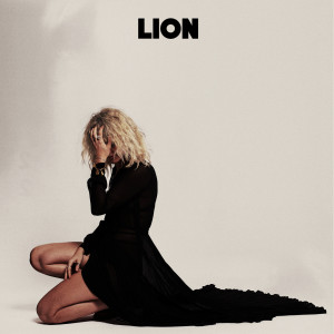 ดาวน์โหลดและฟังเพลง Wolf พร้อมเนื้อเพลงจาก Lion