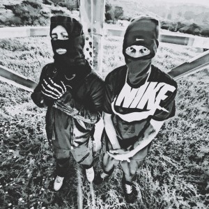 ดาวน์โหลดและฟังเพลง Ghost พร้อมเนื้อเพลงจาก Polvr.x