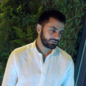 Listen to Ays Aravot song with lyrics from Rafo khachatryan