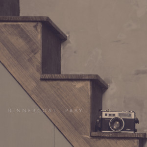 ดาวน์โหลดและฟังเพลง PRAY พร้อมเนื้อเพลงจาก 디너 코트