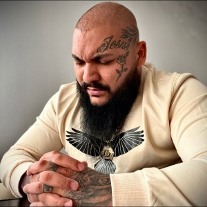 Listen to Imparatul meu song with lyrics from Dani Mocanu