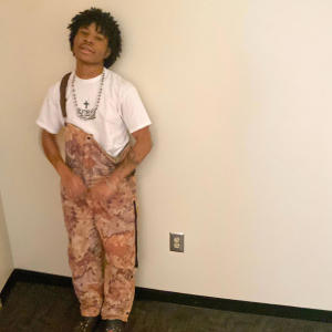 收聽Subi的OnMyBack (Explicit)歌詞歌曲